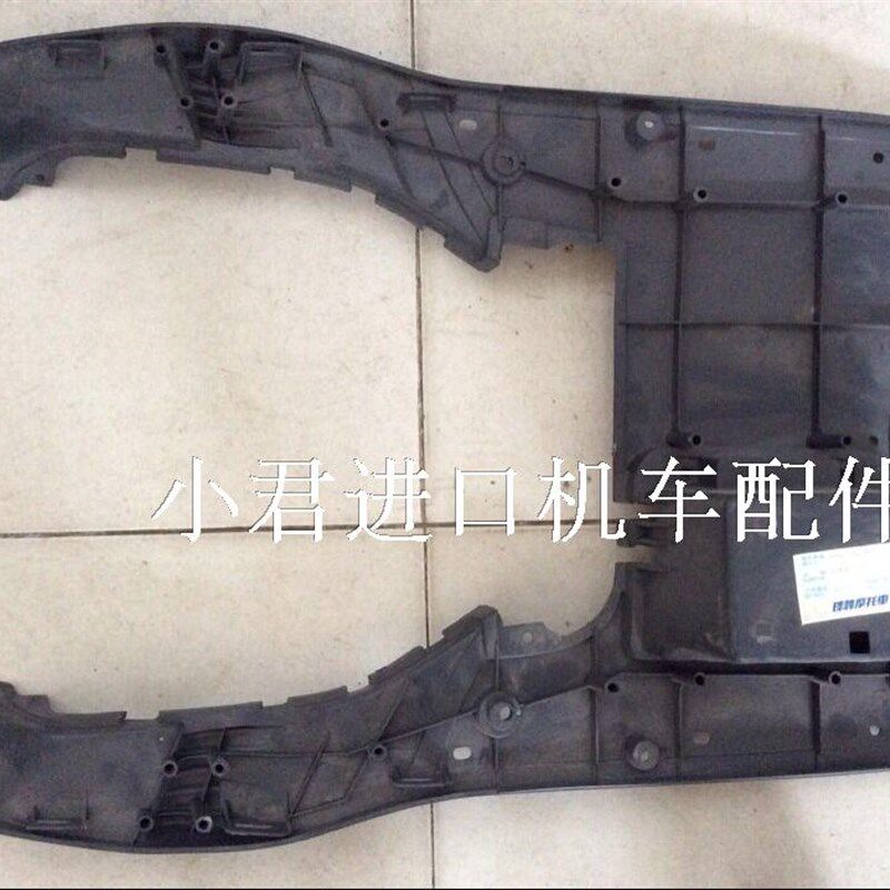 珠峰光阳机车四冲程踏板车ZF125BT--12仿凌鹰摩托车脚踏板/块