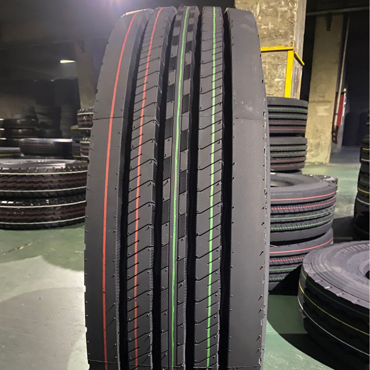 厂家直销双丰12R22.5-18PR HF198 HF595高质量全钢子午线真空轮胎