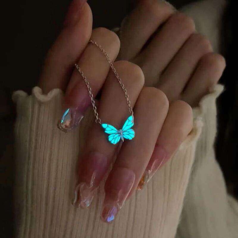 夜光蝴蝶项链高级感蓝色发光荧光蝴蝶手链女锁骨链闺蜜学生党饰品