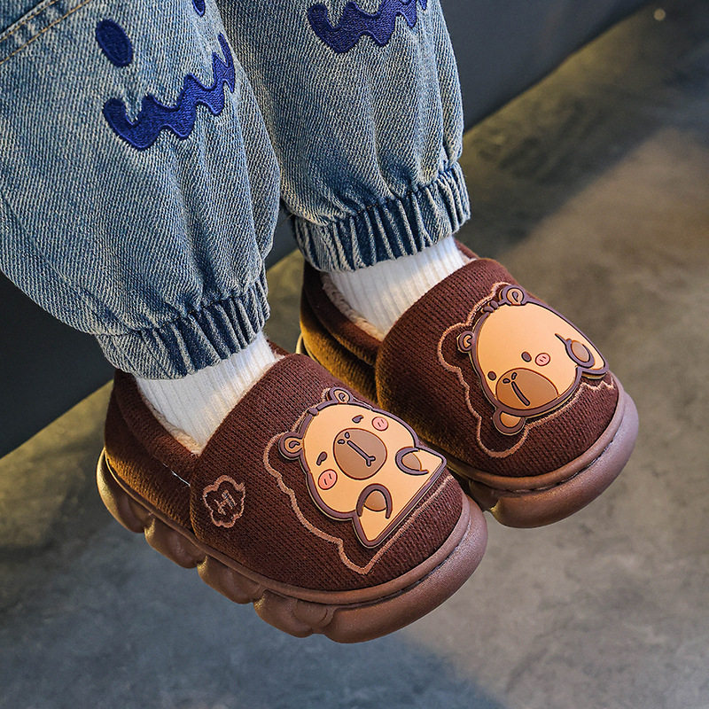 卡皮巴拉冬季儿童包跟棉鞋男童保暖加绒毛毛中大童厚底宝宝棉拖鞋