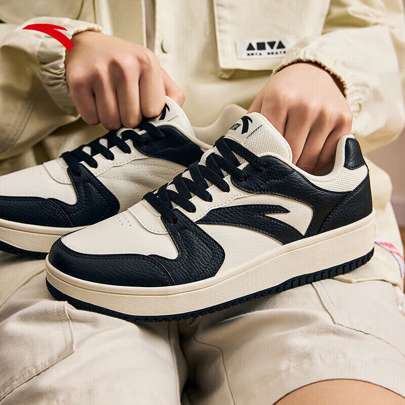 安踏板鞋男鞋皮面百搭低帮休闲鞋子男款厚底增高运动鞋黑白熊猫鞋