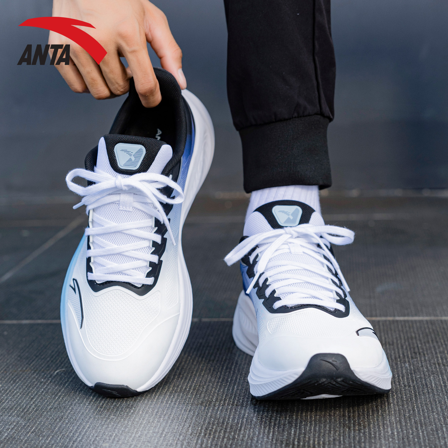 安踏毒刺六代男鞋减震回弹跑步鞋