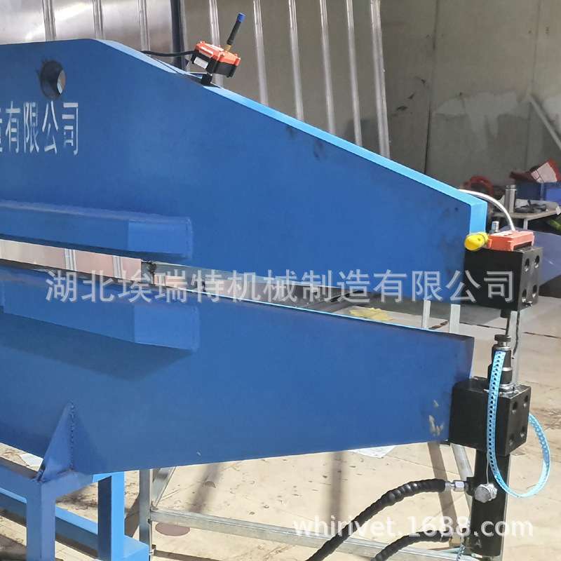台式方牌圆牌滑槽扣钉机 全自动铝板铆钉扣压机 交通标牌铆钉机