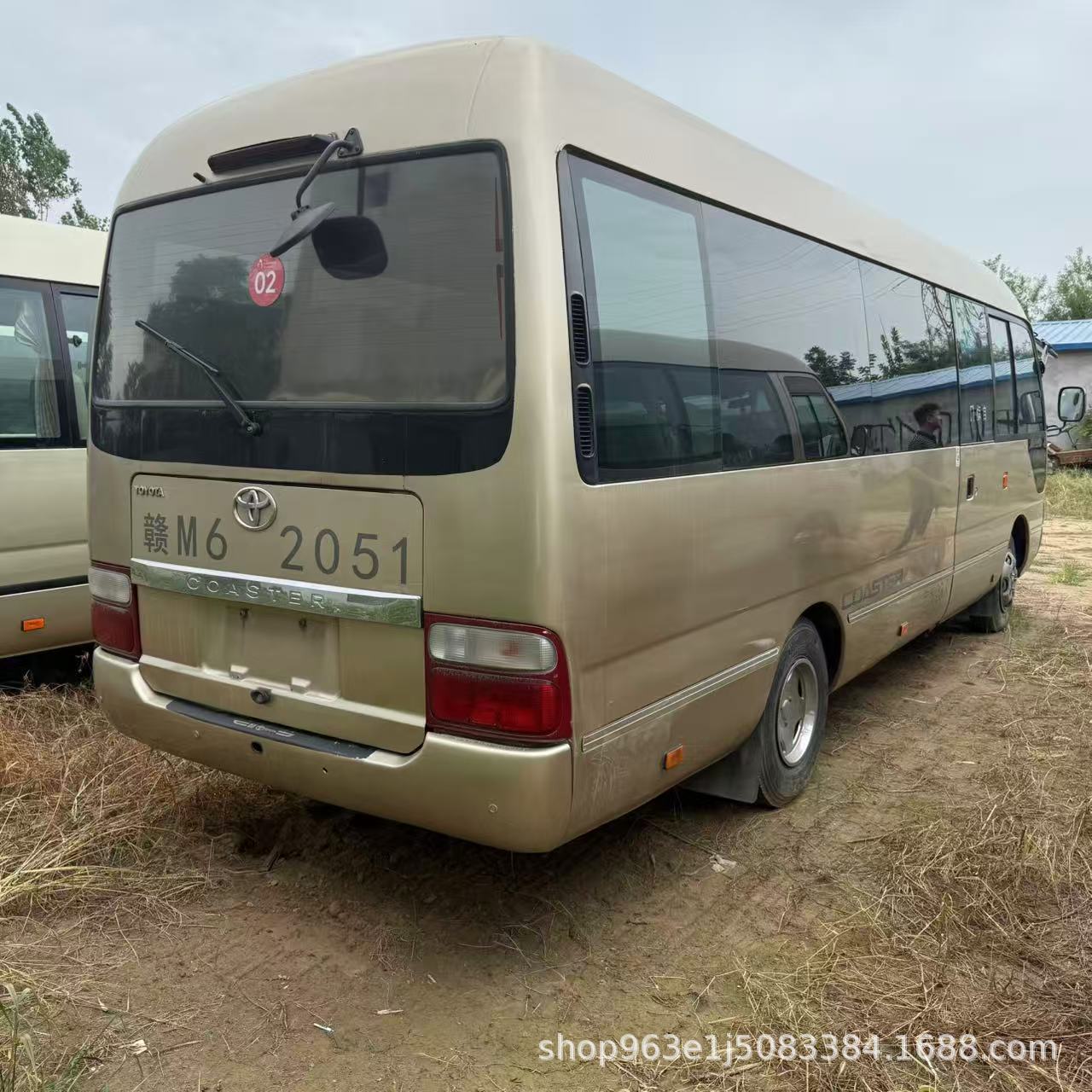 燃油版丰田柯斯达17座19座通勤客车6米小型中巴车企业接送车出口