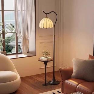 新款法式中古风落地灯高级感氛围床头置物台灯具客厅卧室沙发旁边
