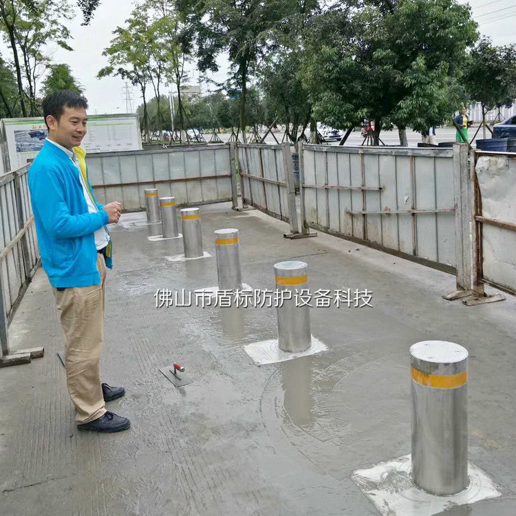 盾标防护厂家批发学校大门口阻隔防撞路桩遥控升降拦车地埋路阻器
