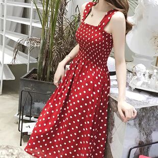 中长款波点背带连衣裙Medium to long polka dot suspender dress