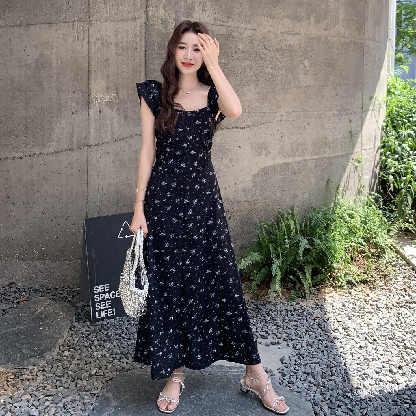 女装/女士精品连衣裙2025年夏季18-39周岁印花优雅气质U型领单件