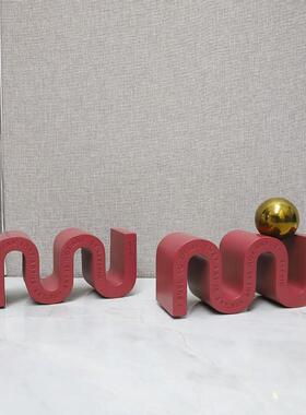 北欧创意几何弯曲 S型个性小众树脂摆件客厅卧室玄关书房家居饰品