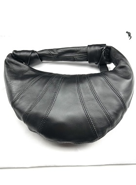 WANGWANG女士简约饺子包牛角包真皮牛皮黑棕单肩包手拎潮流时尚