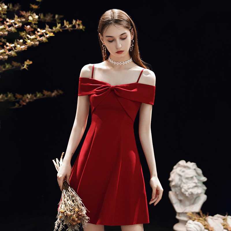 现货速发新娘敬酒服小个子订婚晚礼服高级感红色吊带连衣裙年会轻