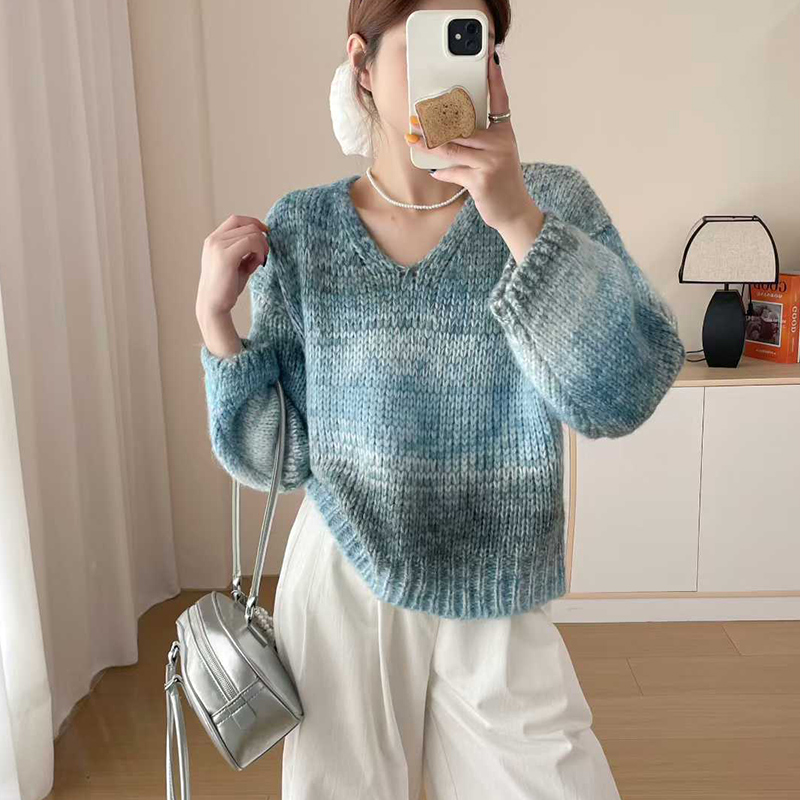 慵懒风针织毛衣V领渐变百搭上衣
