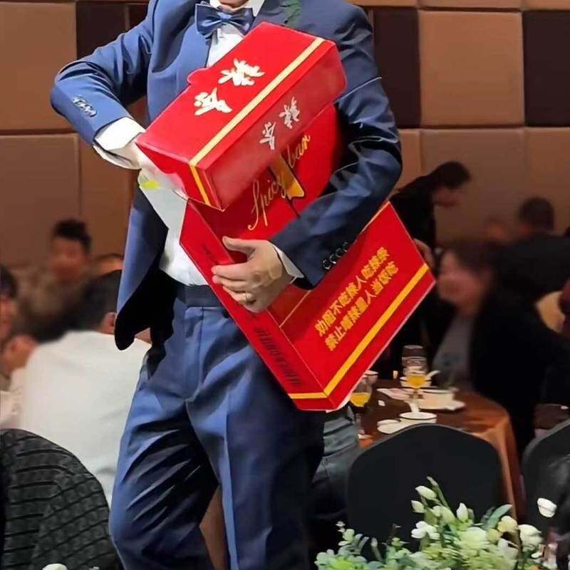 现货中华大辣条辣条超大华子大包网红零食成品婚礼拍照网红推荐