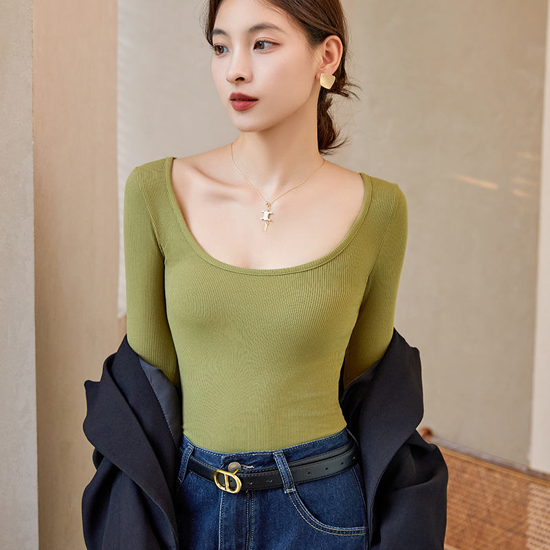 苏嫚菻长袖简约大圆领显瘦上衣