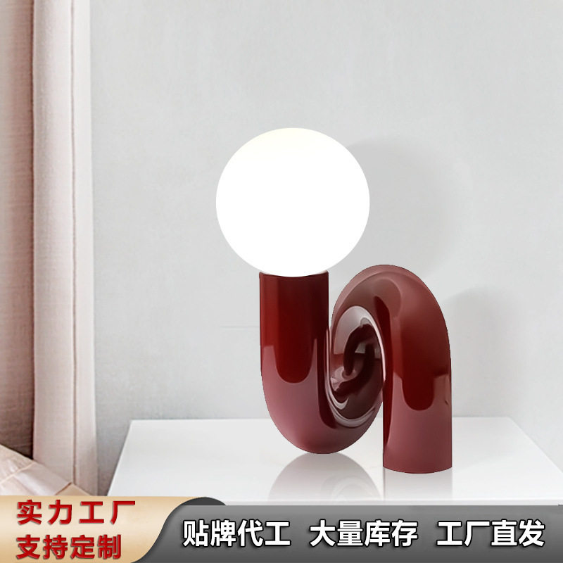 北欧轻奢儿童房卧室床头灯设计师创意软装样板房网红现代装饰台灯