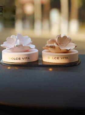 Homoo浪漫花汽车香薰ins风车载装饰品扩香石香氛摆件婚礼生日礼物