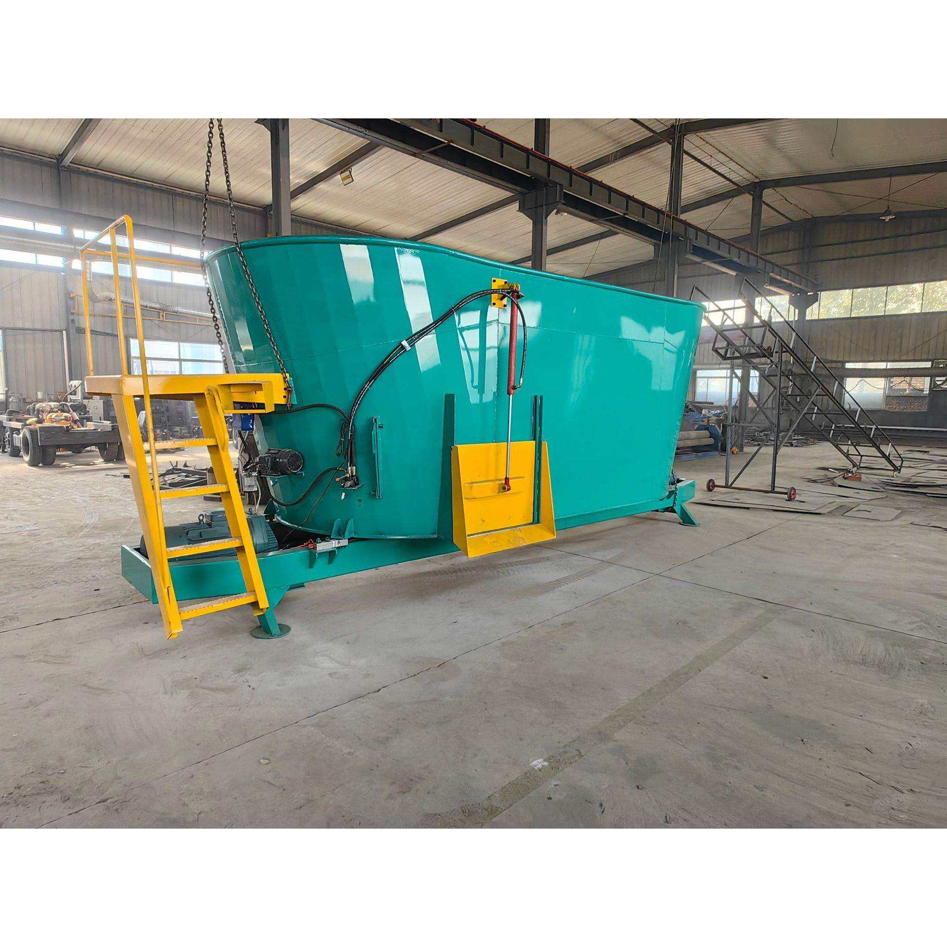 养殖场立式稻草搅拌机牛羊黄储秸秆拌草机整日粮揉丝一体混合机