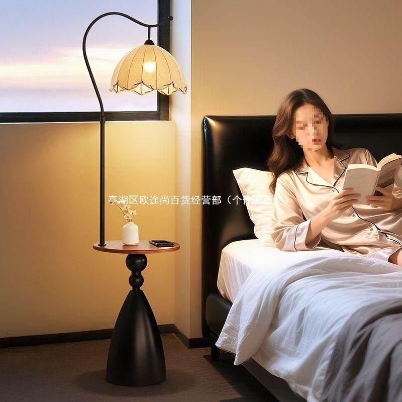 澳猫中古风落地灯客厅沙发旁轻奢置物架美式复古置物一体台灯