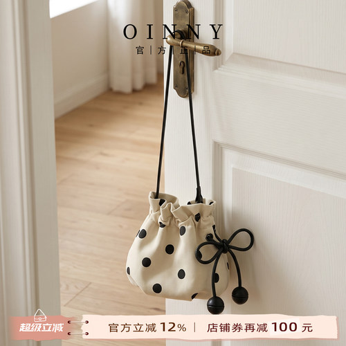 oinny复古黑白波点水桶包可爱风