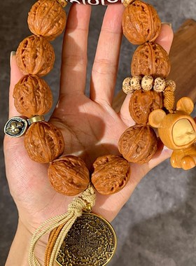 极速睡眠宝宝雕刻吊坠野生秋子核桃手持藏银牌手串车挂Z文玩把件