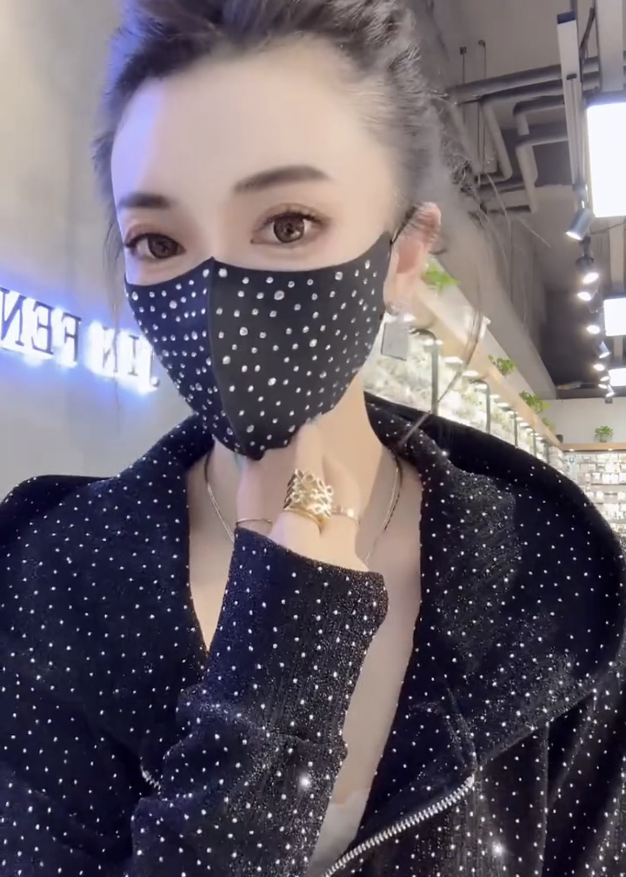 网红镶钻冰丝棉2024新款口罩网红爆款防晒时尚好看的口罩女高颜值