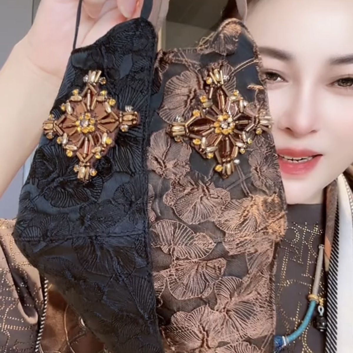 20205秋冬新款时尚云锦提花重工古铜色串珠面罩透气防风防寒时尚