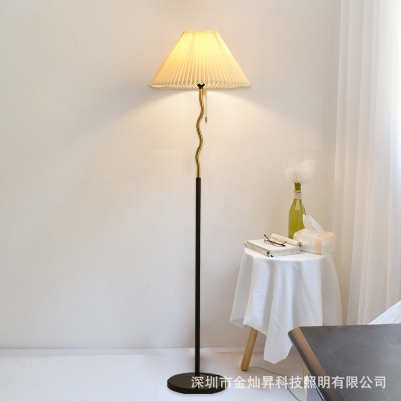 北欧简约复古百褶落地灯