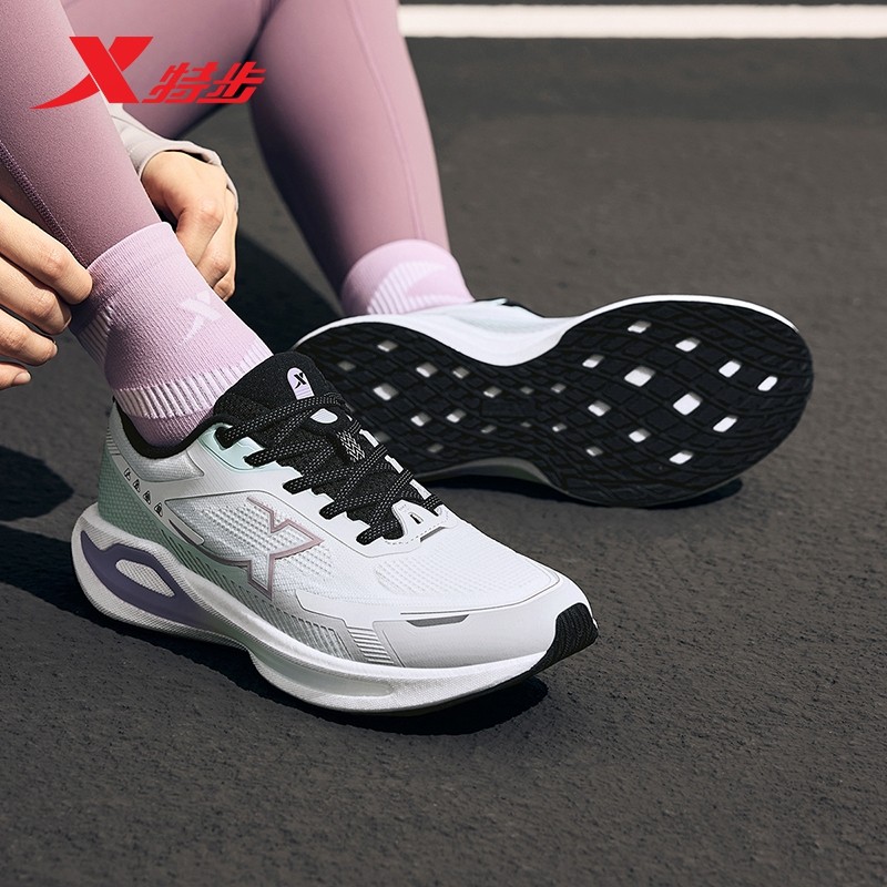 特步女鞋星耀2.0运动鞋2024冬季ACE跑步鞋休闲鞋976418110069