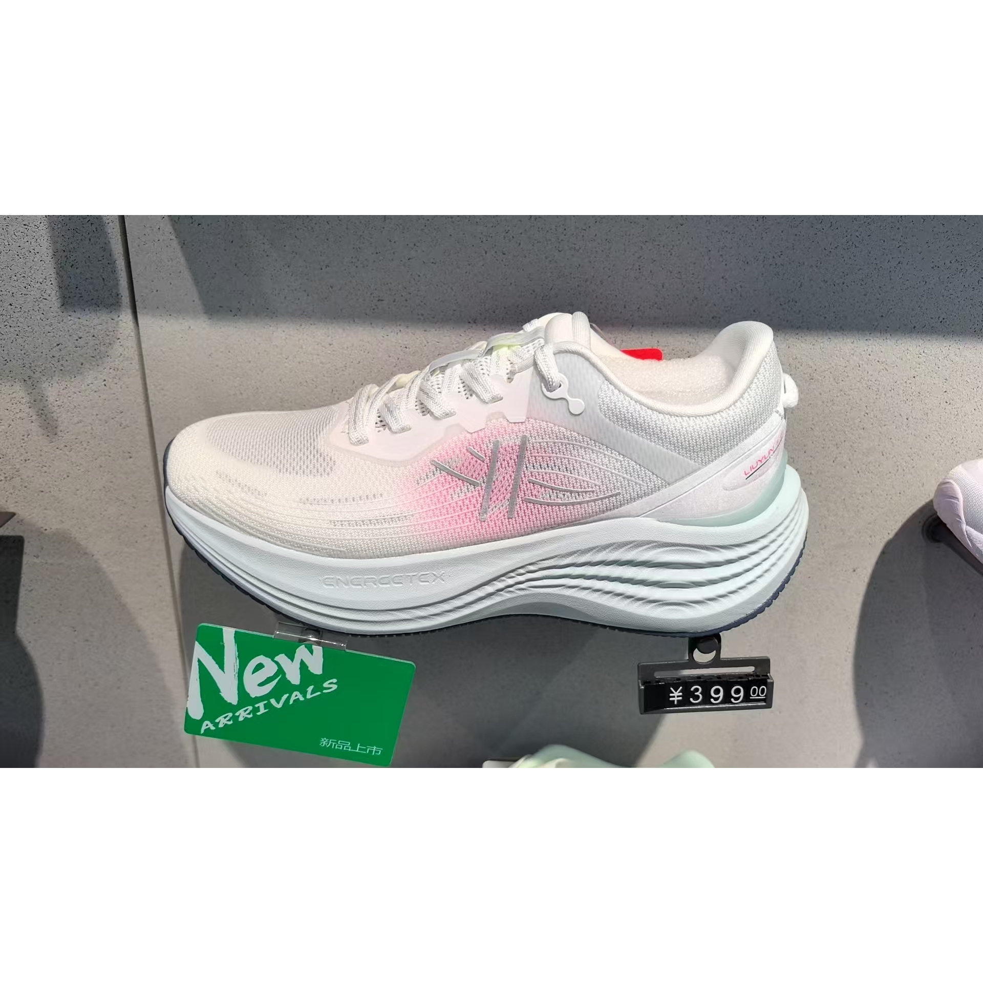 特步女鞋跑步鞋2025早秋新款