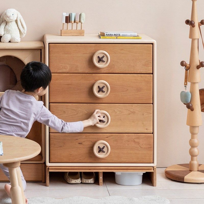 孩在 纽扣斗柜环保硬枫樱桃黑胡桃四斗柜儿童收纳柜全实木柜