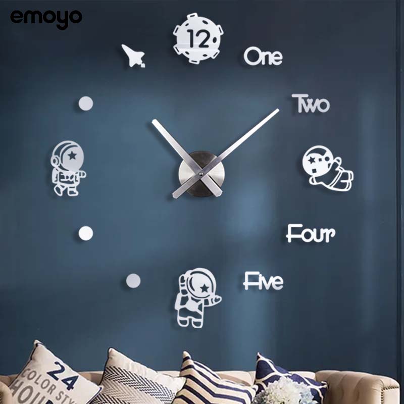 客厅家用墙上免打孔装饰钟表静音墙壁时钟创意卡通DIYY太空人挂钟