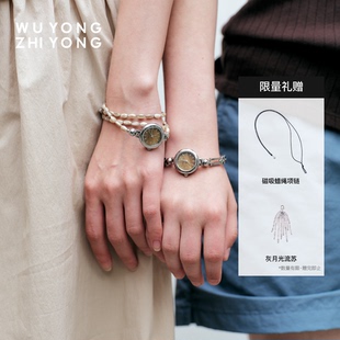 无用之用「限时月亮」企鹅贝灰月光堇青石三圈表带表盘手表手链女