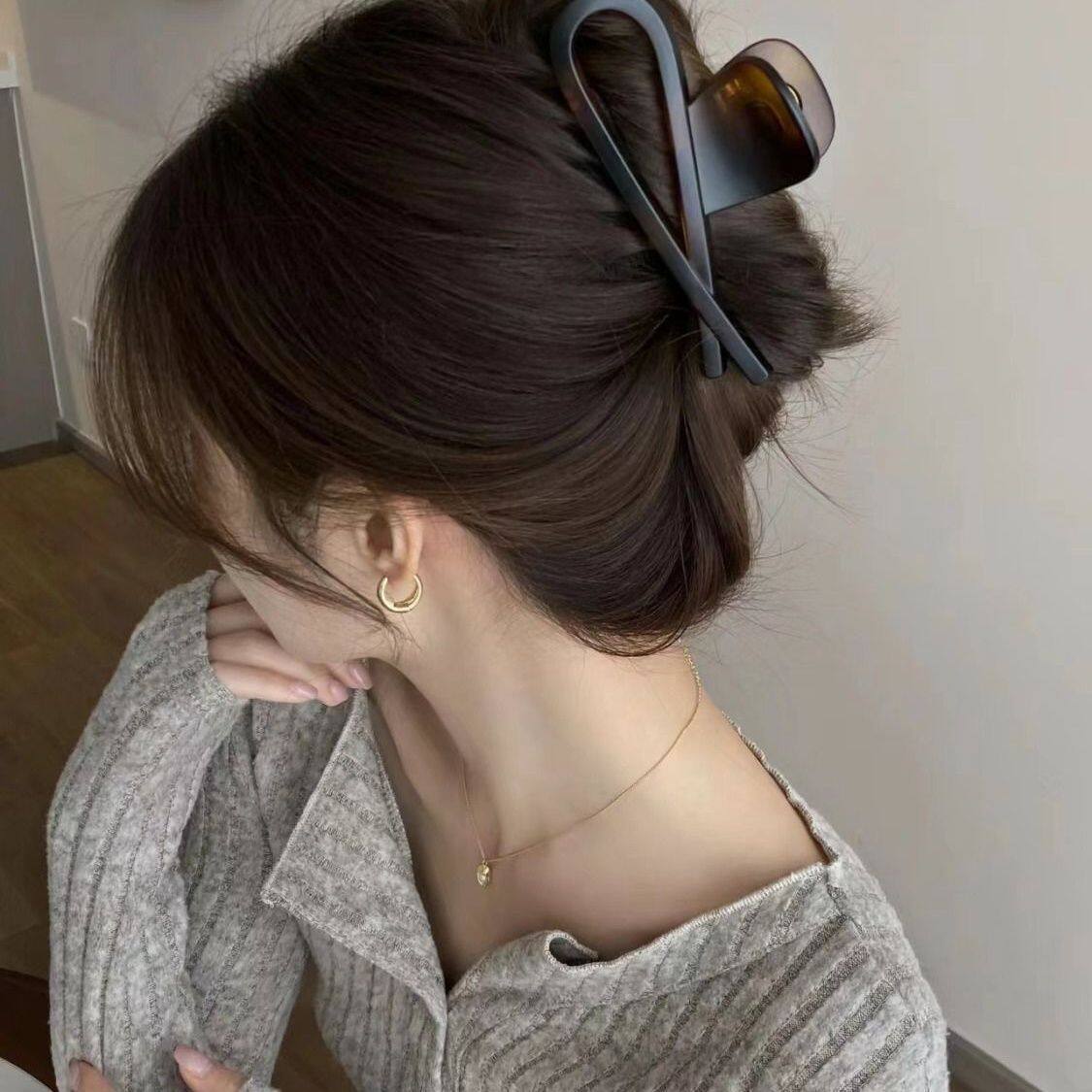 气质设计~复古亚克力发夹女高级感后脑勺交叉抓夹2025新款鲨鱼夹