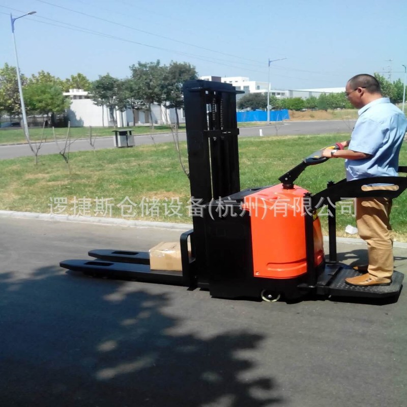 站驾式全电动堆高车2吨液压装卸车自动升高车升降机堆垛车叉车