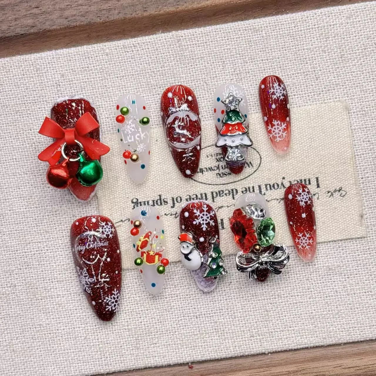 红色圣诞节雪人手作精品高端纯手工穿戴甲短中方杏仁圣诞树假指甲