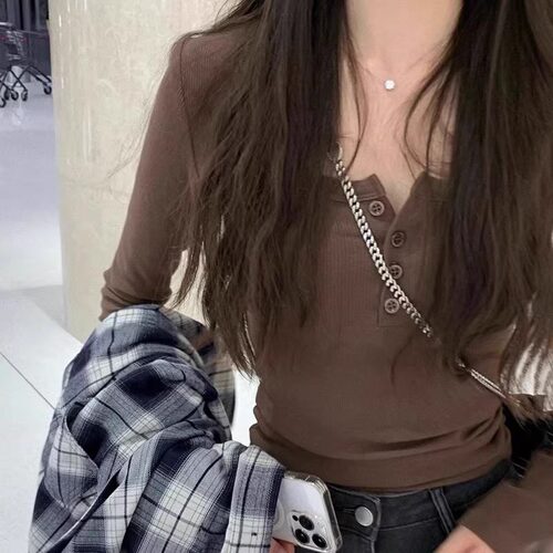 新款大码半开领设计感纽扣长袖t恤女20I24新款秋季纯色打底衫辣妹