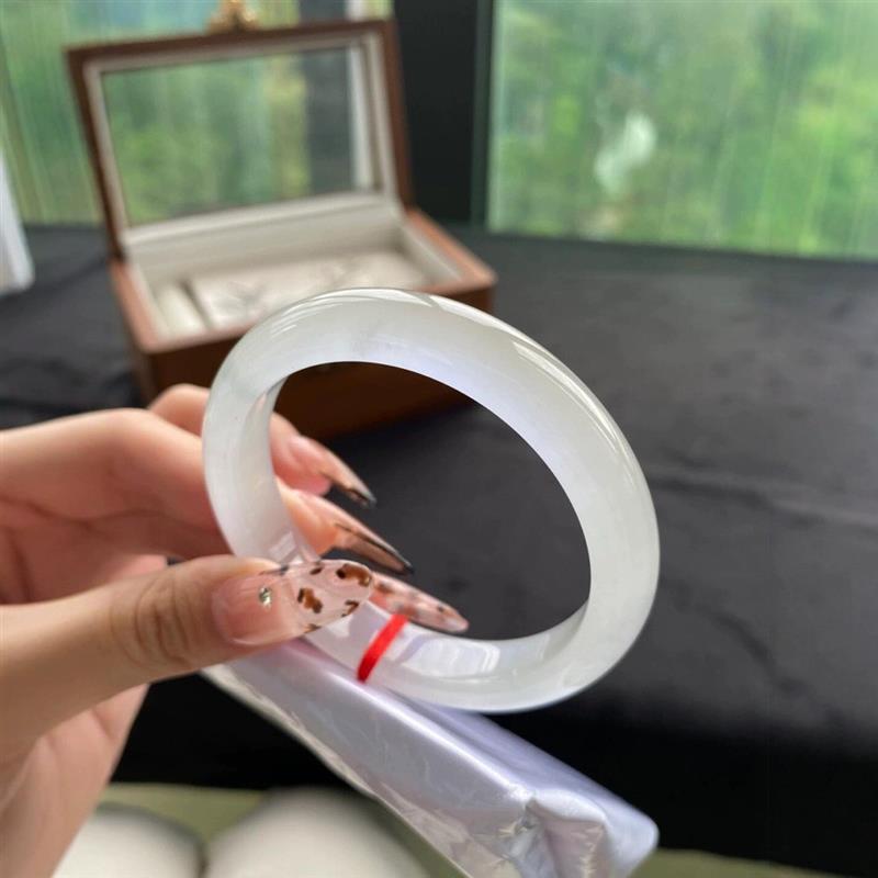 缅甸玉镯子白月光高冰透翡