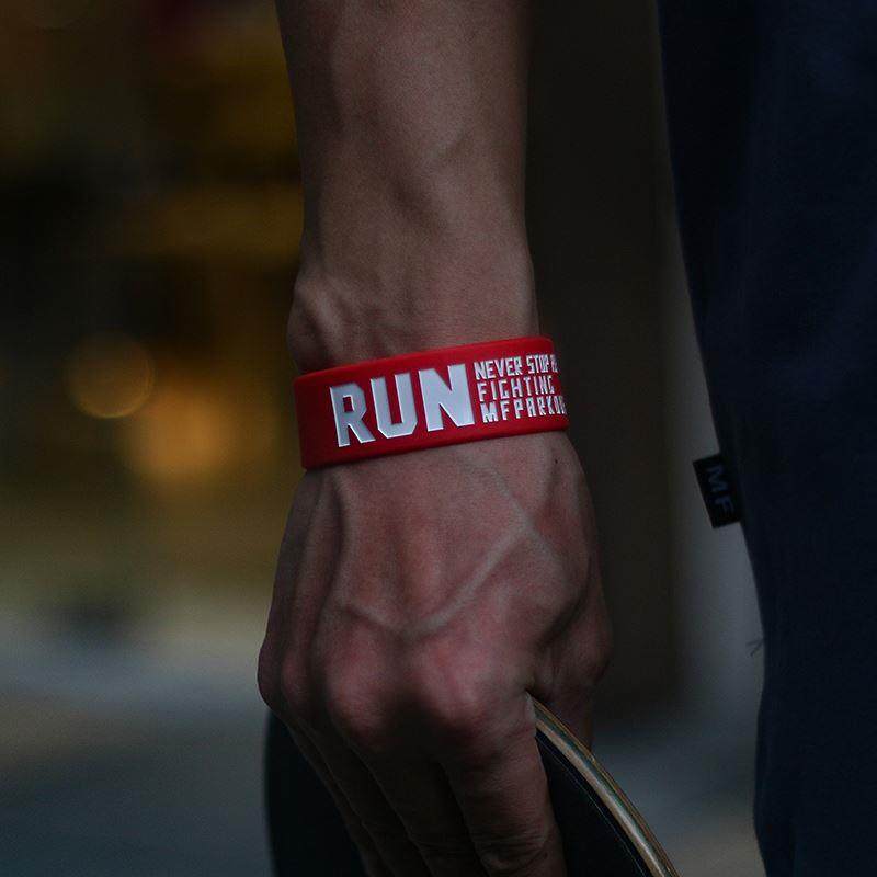 RUN系列宽版创意手环原创MF跑酷运动大手腕带硅胶篮球潮男女健身