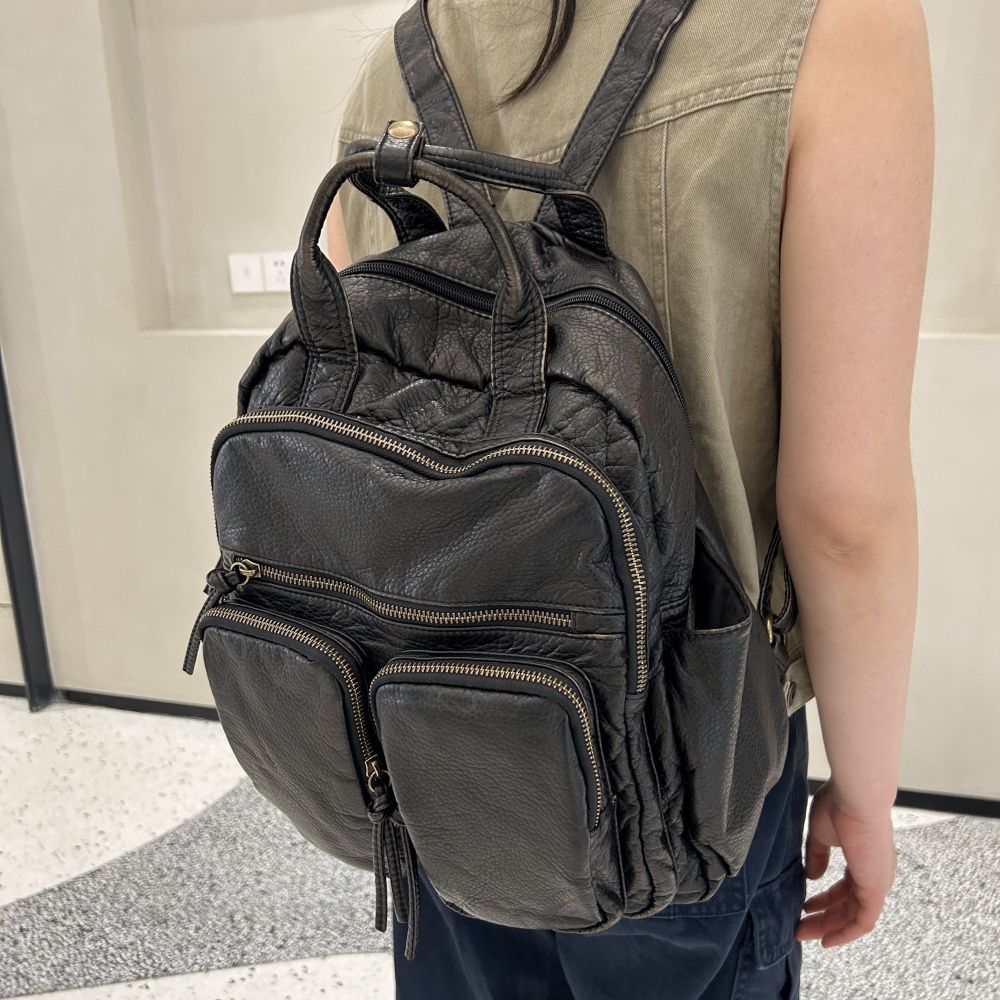 真皮软皮双肩书包原创设计小众百搭女包多兜大学生大容量旅行背包