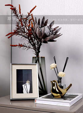 样板房茶几床头柜装饰品摆件高级感软装花艺杂志香薰轻奢现代家居