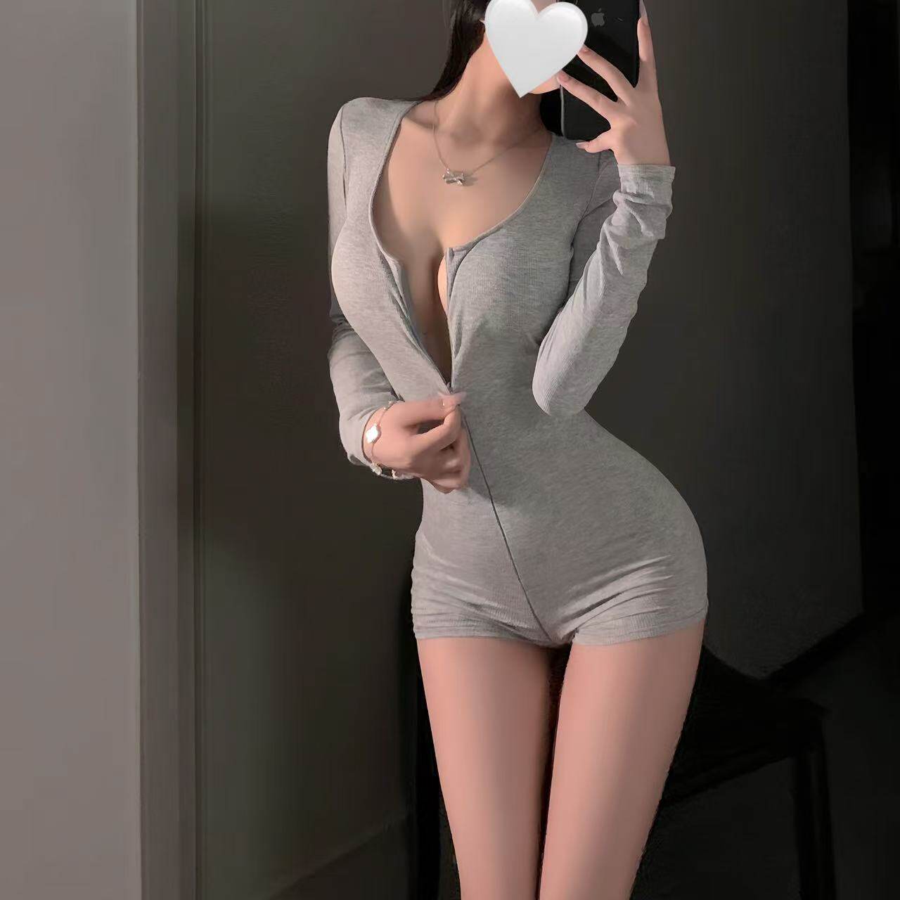 辣妹灰色紧身长袖连体短裤