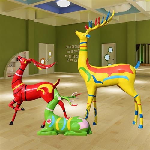 仿真彩绘梅花鹿花园林景观小品雕塑白麋鹿美陈玻璃钢装饰摆件鹿雕
