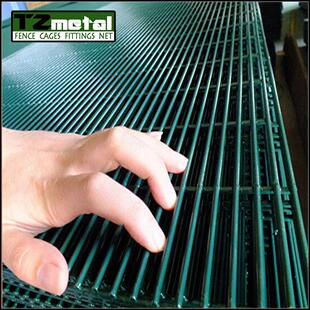 Y型柱358监狱防爬网 机场密纹网 加密焊接网反恐护栏