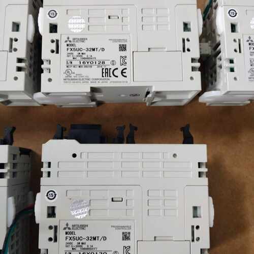 PLC FX5UC-32MT/D，成色几乎全新，外观干净议价