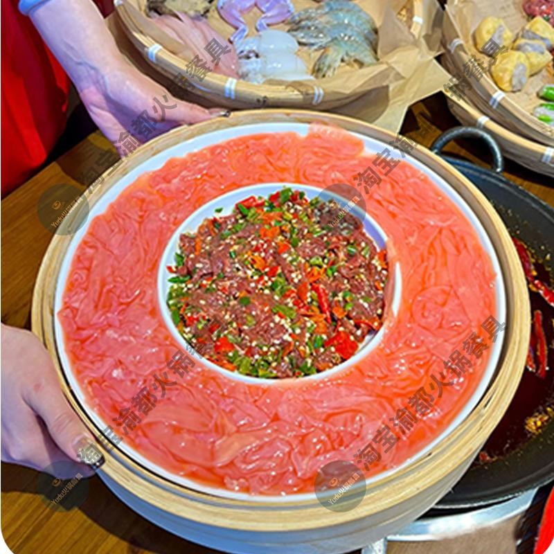 笨小孩火锅半斤八两鸭肠牛肉双拼密E胺梅菜扣肉圆盘门钱乾蒸笼摆