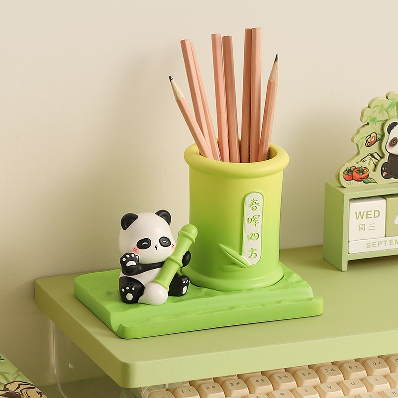 创意可爱学生熊猫笔筒摆件办公室工位桌面手机R支架实用生日礼物