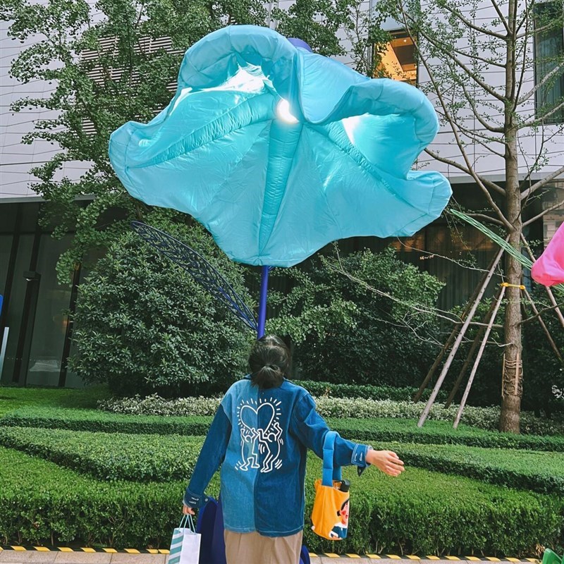 人体感应花灯景j观美陈互动装置网红打卡商场公园区声控气模喇叭