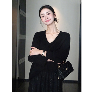 慵懒风羊毛针织上衣 松弛感白色V领毛衣女秋冬2025新款 Maven Lin