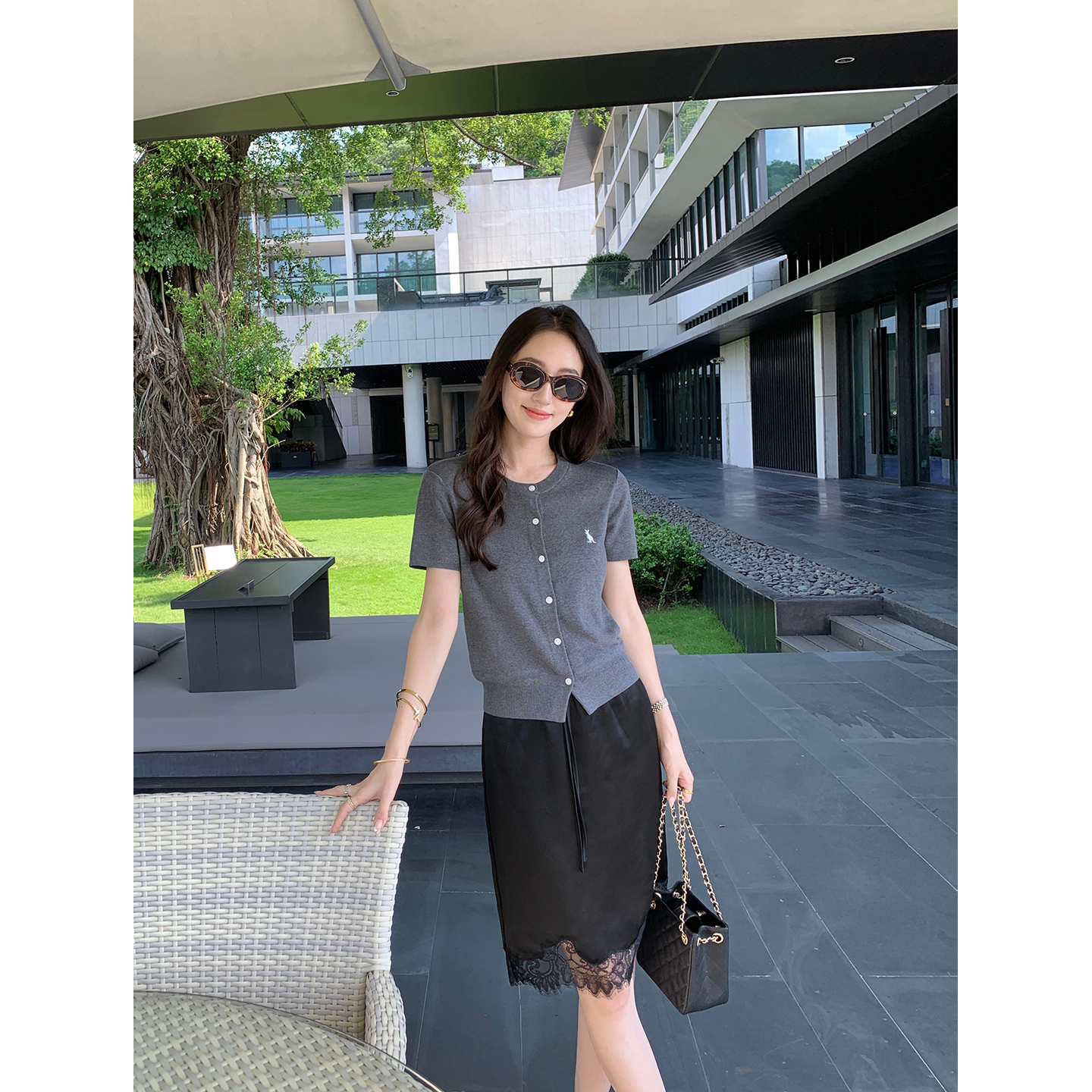 Maven Lin 老钱新贵| 精致刺绣圆领短袖针织衫女通勤气质上衣开衫