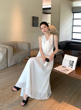 Maven Lin极简老钱风度假V领苎麻连衣裙女气质松弛飘逸宽松背心裙